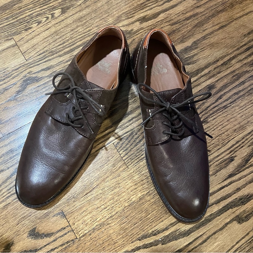 Classic Brown Leather Oxford Shoes with Timeless Design by Johnston and Murphy